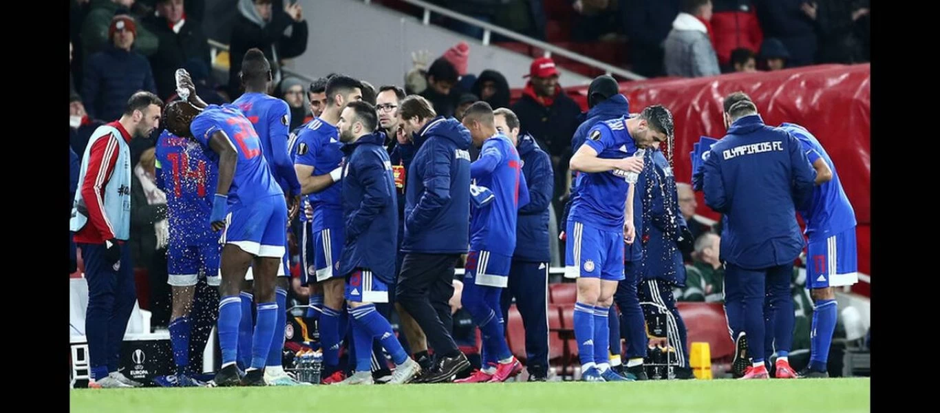 Η στιγμή που ο Β.Μαρινάκης πανηγυρίζει στα αποδυτήρια την επική πρόκριση του Ολυμπιακού κόντρα στην Άρσεναλ (βίντεο)